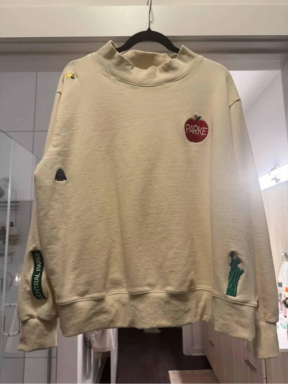 PARKE NEW YORK DROP Cream Crewneck Sweatshirt with Red Apple Patch - Picture 1 of 4